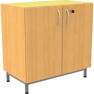 Armoire Octet portes battantes coloris hêtre sur socle métal gris RAL 9006