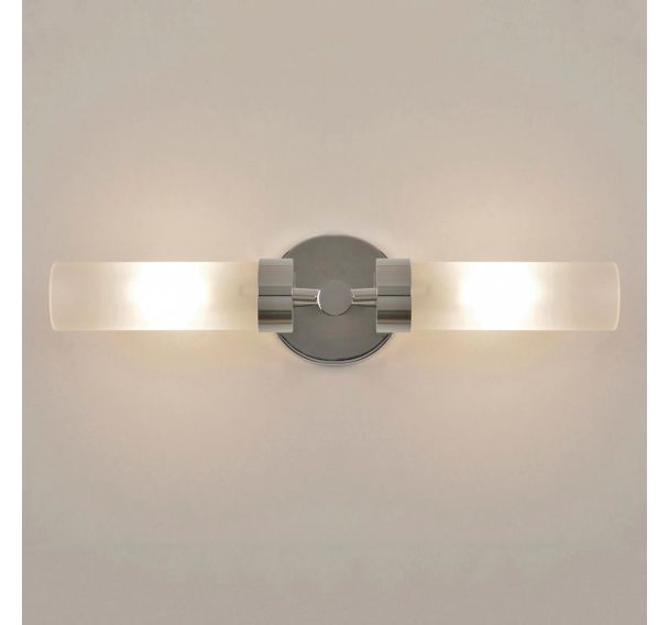 Applique 2 lumières ronde en métal. Abat-jour en verre opale chrome