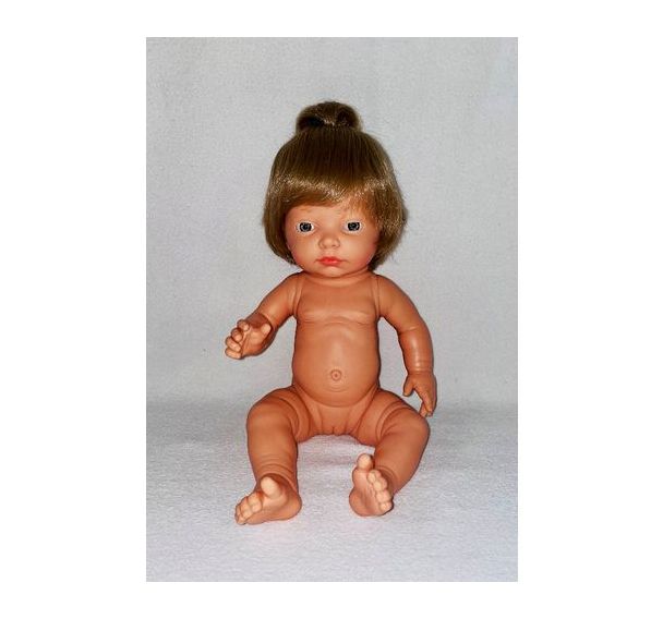 Bébé européen fille avec cheveux