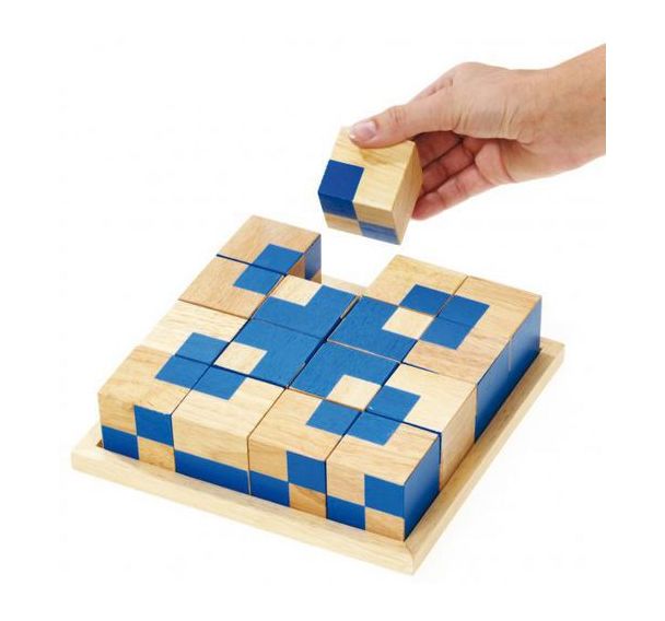 Cubes en bois massif verni