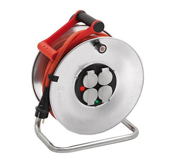 Enrouleur électrique avec 4 prises à clapet 40m - brennenstuhl