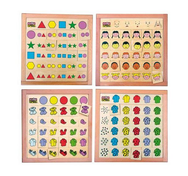 Ensemble de quatre tableaux logiques