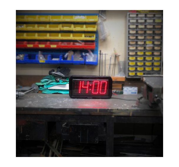 Horloge numérique Etanche - lisibilité 40m