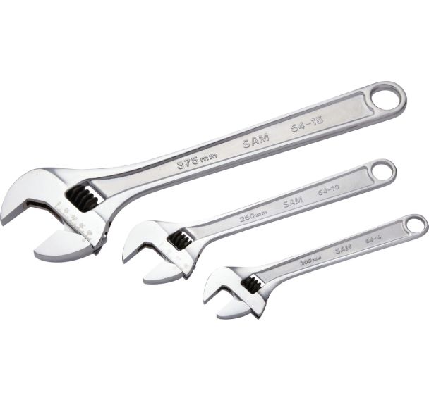 Jeu de 3 clés à molette chromées.