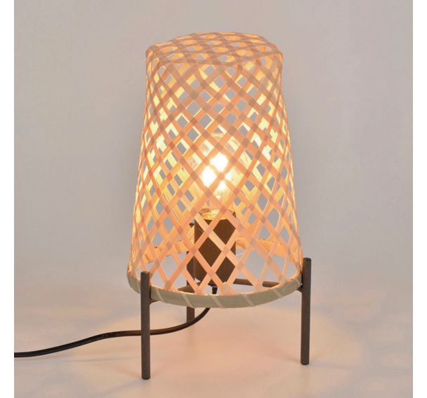 Lampe trépied en métal peint équipé d un abat-jour forme