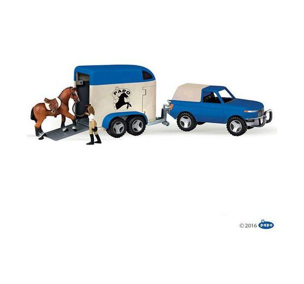 Le 4x4 avec son conducteur et son van