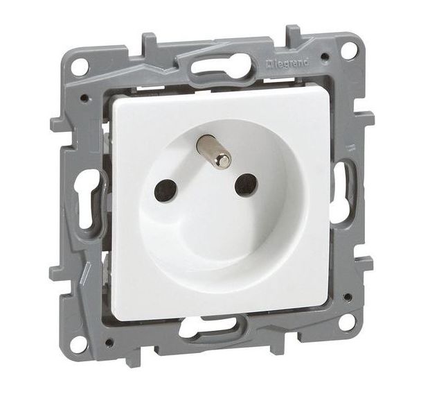 Lot de 10 Prise de courant 2P+T niloé