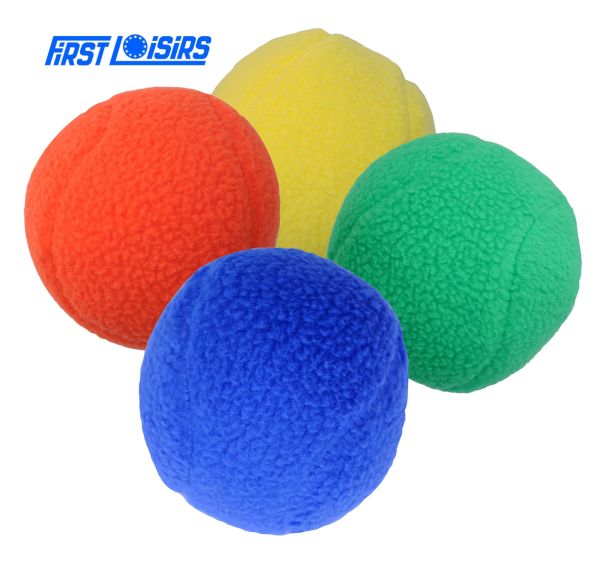 Lot de 4 balles en tissu polaire dia 7.5cm