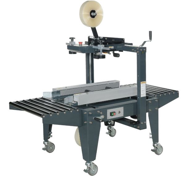 Machine à poser l'adhésif entrainement latérale