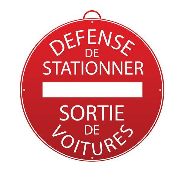 Panneau "Défense de stationner. Sortie de voitures"