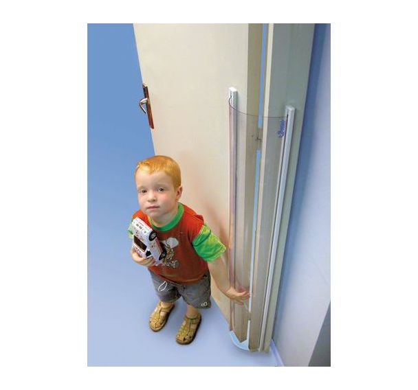 Protection totale anti-pince doigts pour ouverture de porte à 180 ° vers l’extérieur