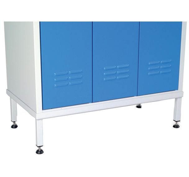 Socle à pieds à vérins réglable pour vestiaires - Sofame