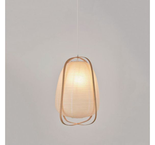 Suspension forme lanterne en papier japonais et structure en bmabou blanc