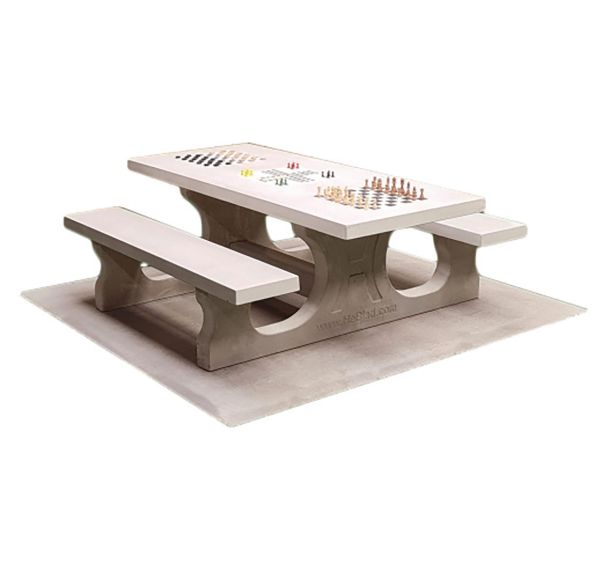 Table multi jeux et banc béton : échec - dames - chevaux