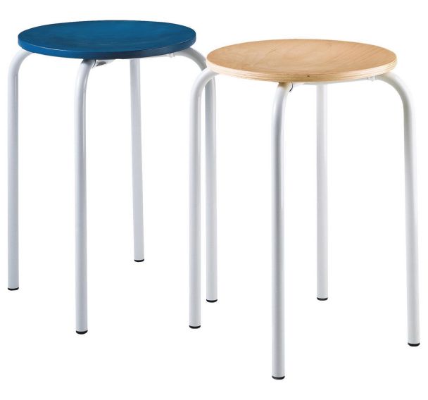 Tabouret bas à quatre pieds
