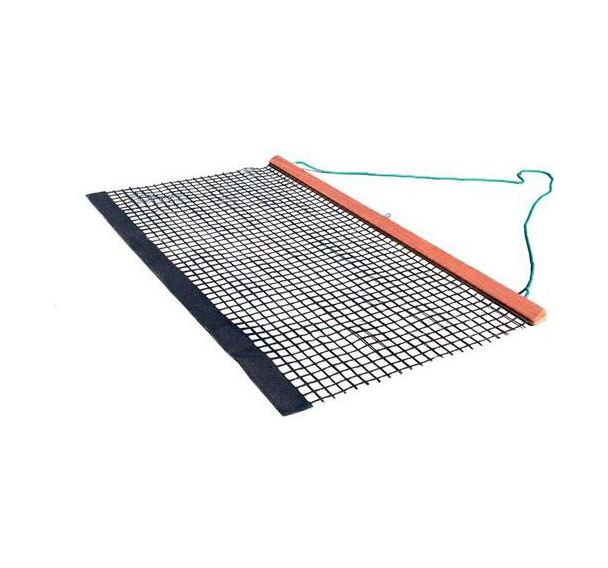 Traine pour terrain de tennis en terre battue