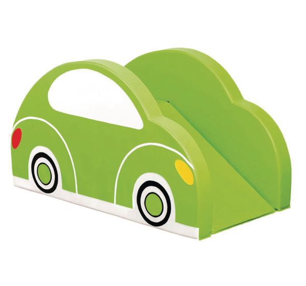 Voiture avec toboggan en mousse