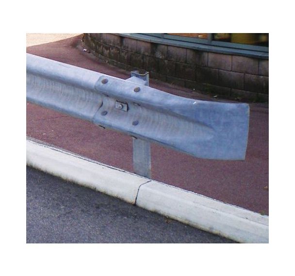 Poteau pour glissière de sécurité - À sceller