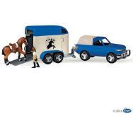 Le 4x4 avec son conducteur et son van