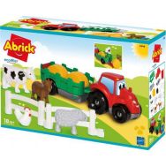 Les animaux de la ferme et le tracteur remorque