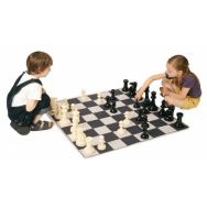 Tapis d’échec et de dames avec pions de dames et pions d’échecs