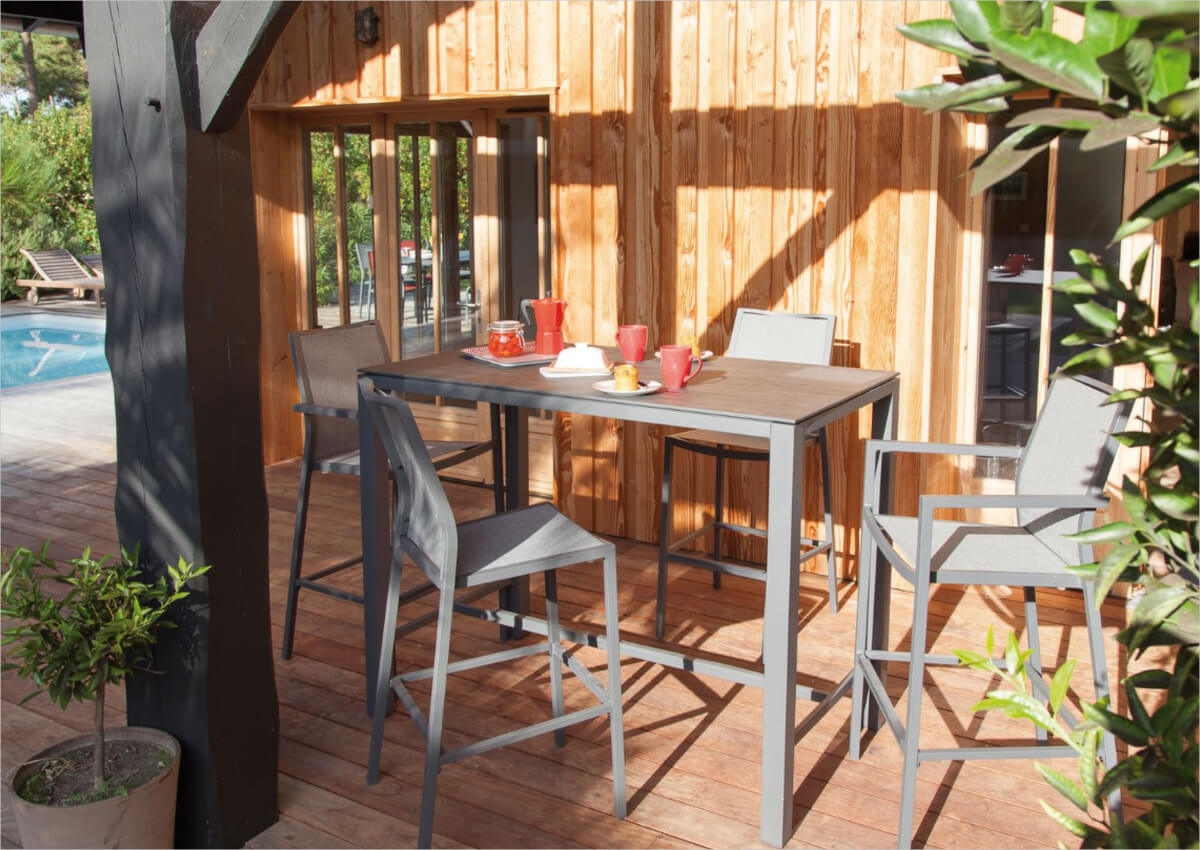 Table et chaises hautes de terrasse Table et chaises hautes de terrasse