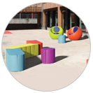 Du mobilier de collectivité urbain convivial et résistant Du mobilier de collectivité urbain convivial et résistant