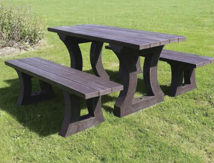 Table bancs plastique recyclé Table bancs plastique recyclé